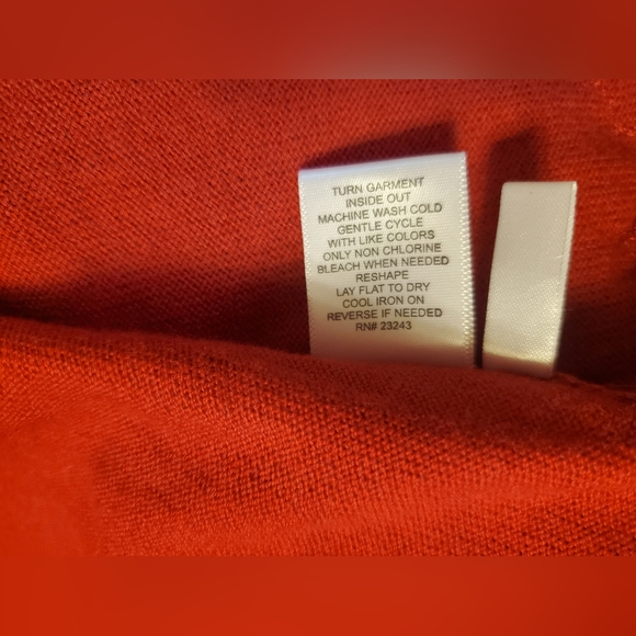 New York & Company red floral button up top - Picture 7 of 9